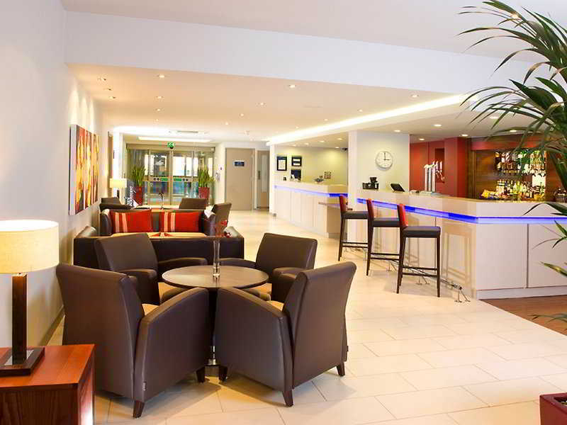 Express East By Ihg Hotel